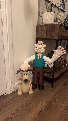 Printed wallace and - 3d,