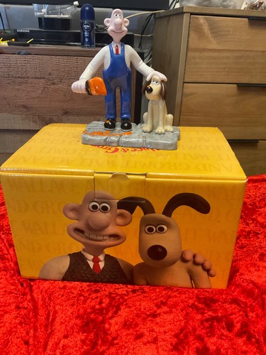 Wallace gromit figurines - &, a