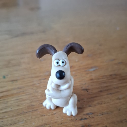 Wallace and gromit sitting - wallace,